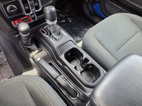 Used 2024 Jeep Wrangler Unlimited AWD/4WD image 21