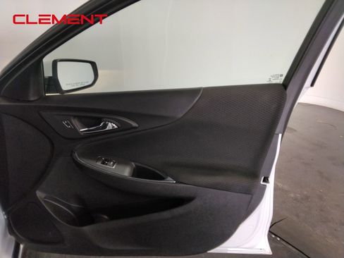 Used 2022 Chevrolet Malibu LT FWD image 34