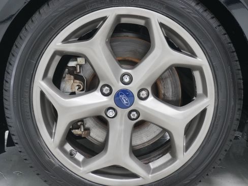 Used 2018 Ford Focus ST w/ Equipment Group 402A image 30