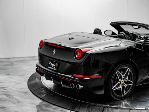 Used 2016 Ferrari California T image 18