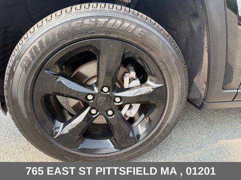 Used 2024 Jeep Grand Cherokee Altitude AWD/4WD image 31