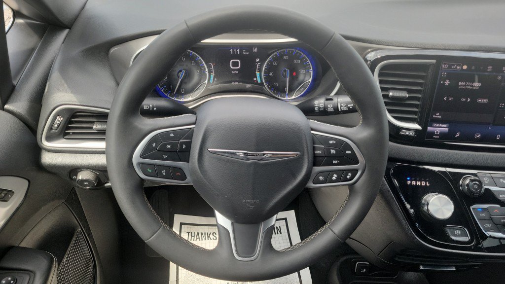 Used 2025 Chrysler Pacifica Select FWD image 28