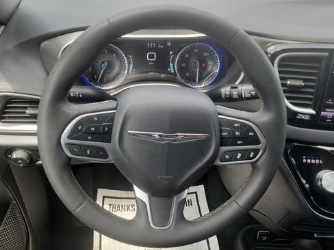 Used 2025 Chrysler Pacifica Select FWD image 28