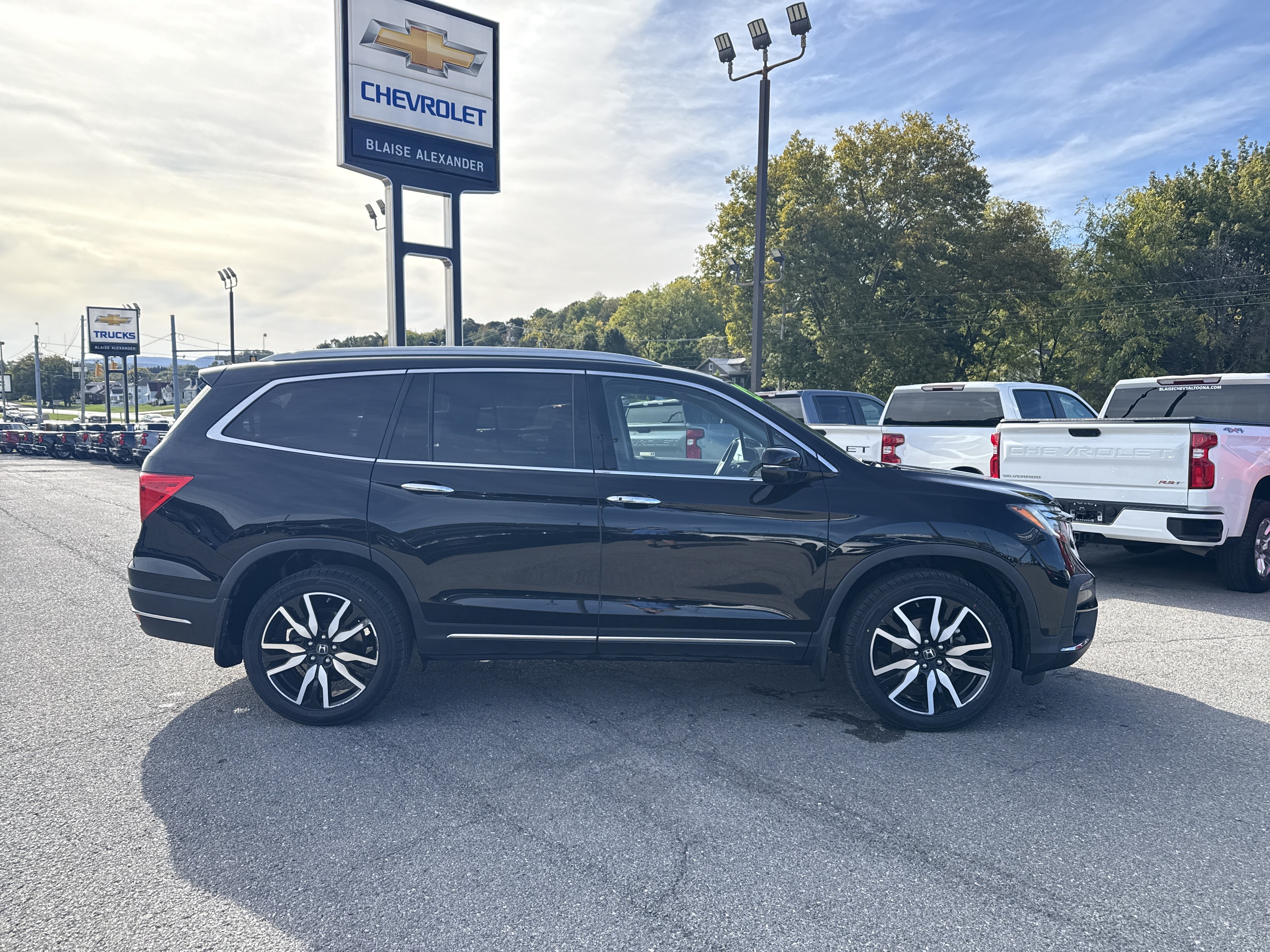 Used 2022 Honda Pilot Touring image 2