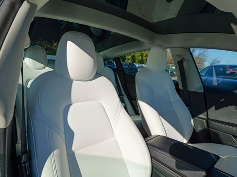 Used 2023 Tesla Model 3 Standard Range image 35