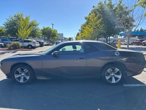 Used 2017 Dodge Challenger SXT RWD image 2