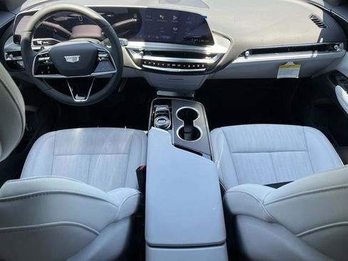 New 2025 Cadillac Lyriq Luxury image 9
