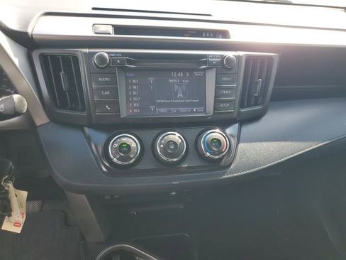 Used 2018 Toyota RAV4 LE image 22