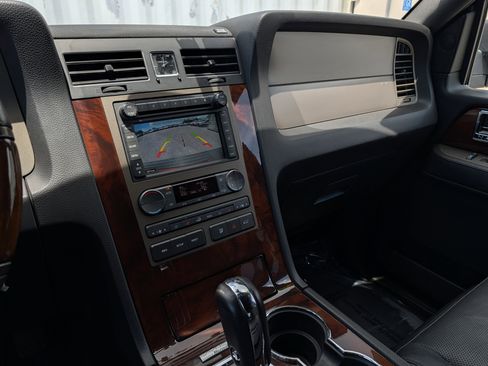 Used 2014 Lincoln Navigator 2WD image 30
