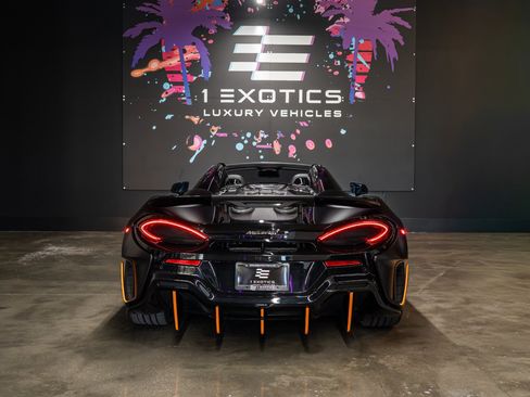 Used 2020 McLaren 600LT Spider RWD image 8