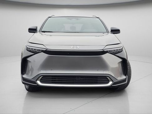 Used 2023 Toyota bZ4X Limited image 3