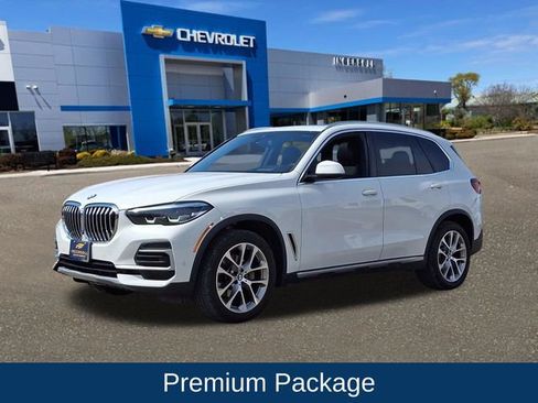 Used 2022 BMW X5 xDrive40i w/ Premium Package image 3