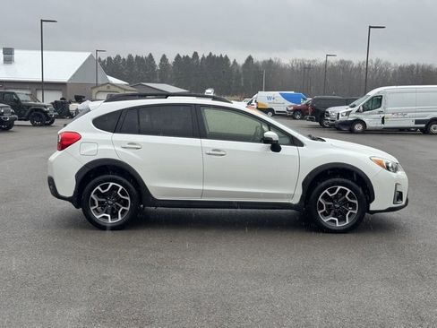 Used 2017 Subaru Crosstrek 2.0i Limited image 2