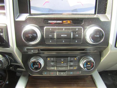 Used 2017 Ford F150 Lariat w/ Equipment Group 502A Luxury image 21