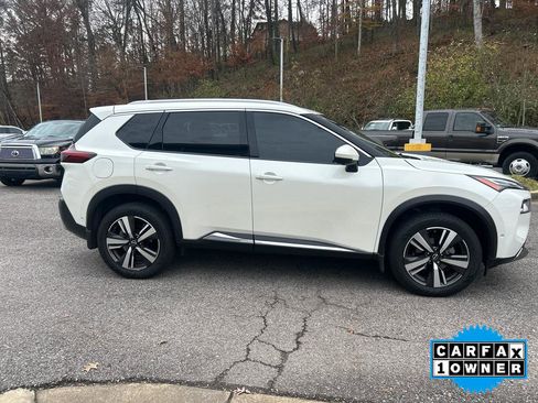 Used 2022 Nissan Rogue Platinum w/ Head-Up Display Package image 2