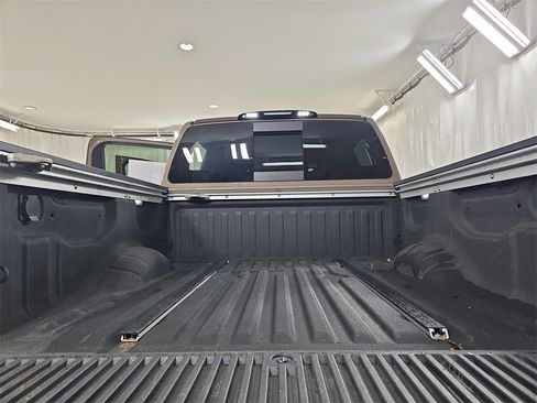 Used 2021 Nissan Titan PRO-4X w/ Pro-4x Convenience Package image 19