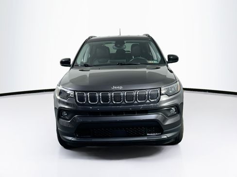 Used 2022 Jeep Compass Latitude w/ Convenience Group AWD/4WD image 2