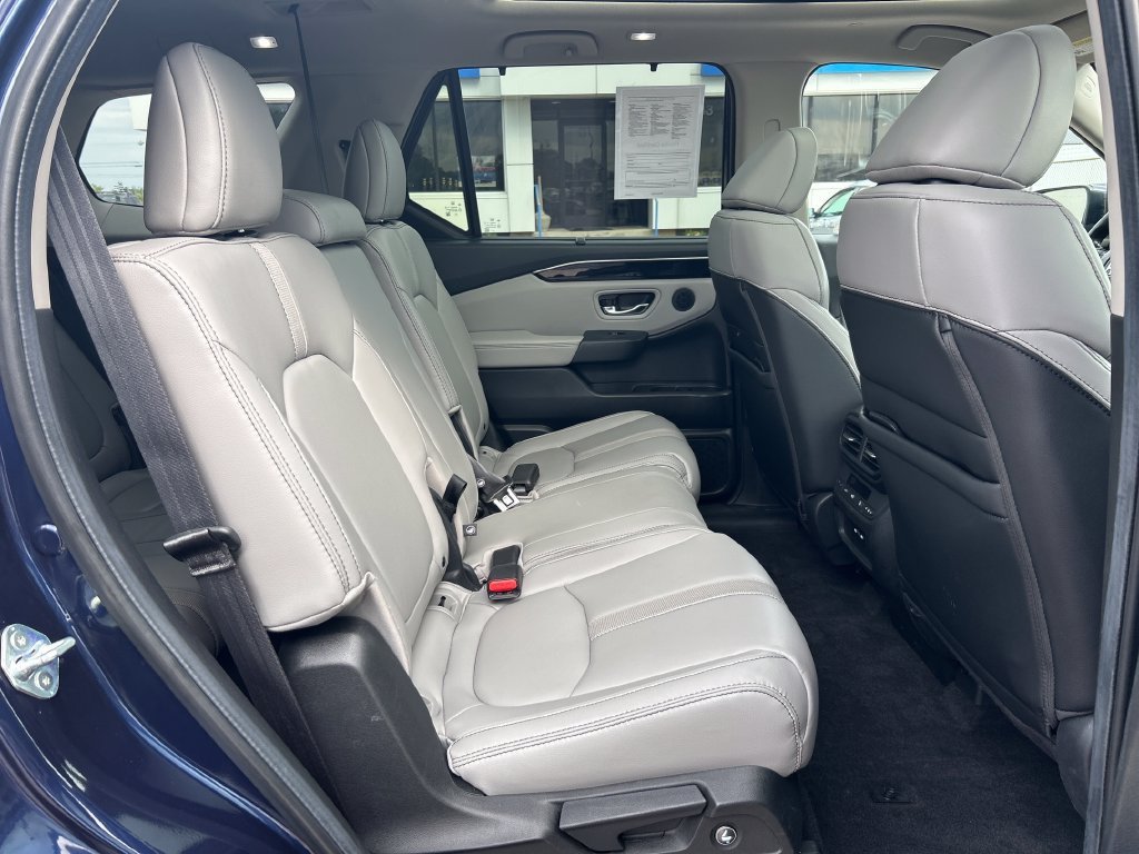 Certified 2024 Honda Pilot Touring image 11