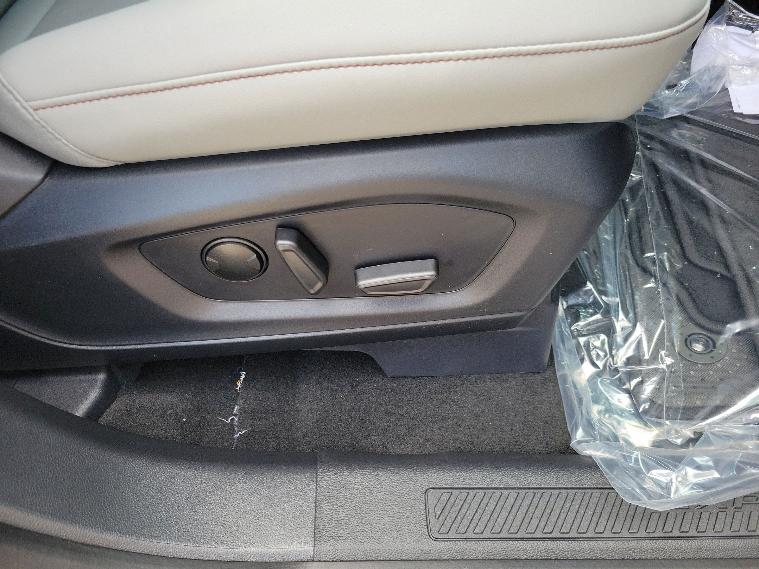 New 2026 Ford Explorer Active w/ Active Comfort Package RWD image 11