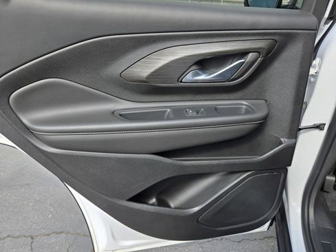 Used 2023 GMC Terrain SLE w/ Driver Convenience Package image 23