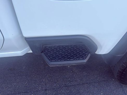 Used 2025 GMC Sierra 2500 AT4 image 13