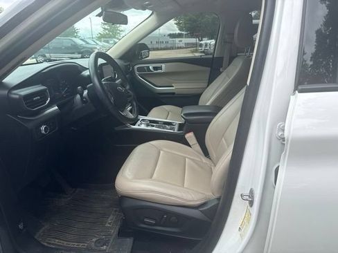 Used 2021 Ford Explorer XLT w/ Equipment Group 202A AWD/4WD image 13