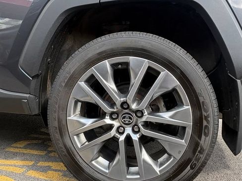 Used 2023 Toyota RAV4 XLE Premium AWD/4WD image 6