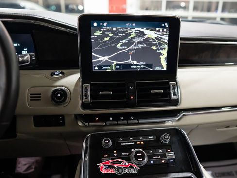 Used 2018 Lincoln Navigator Select w/ Technology Package image 33
