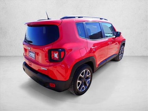 Used 2018 Jeep Renegade Latitude FWD image 4