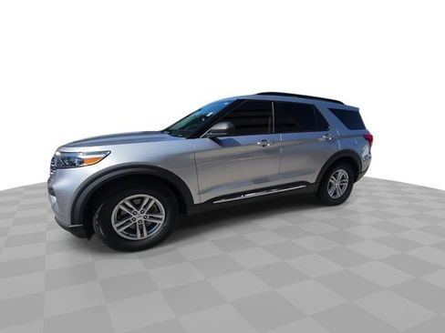 Used 2020 Ford Explorer XLT RWD image 4