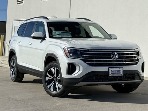 New 2026 Volkswagen Atlas SE image 2