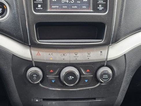 Used 2020 Dodge Journey SE image 19