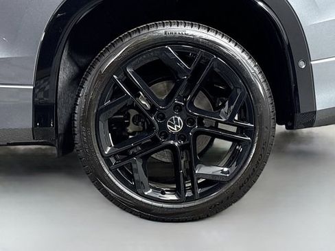 New 2025 Volkswagen Tiguan SE R-Line image 31