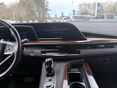 Used 2023 Cadillac Escalade Premium Luxury image 16
