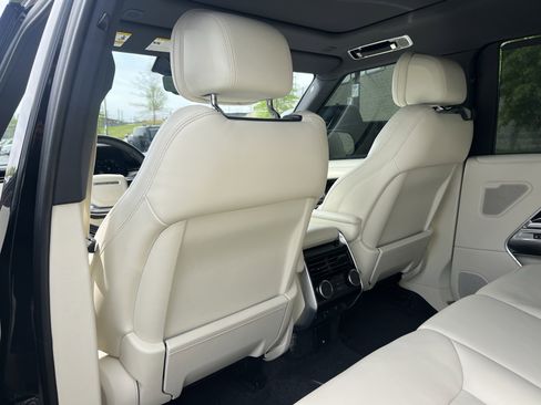 Used 2024 Land Rover Range Rover Long Wheelbase SE image 32