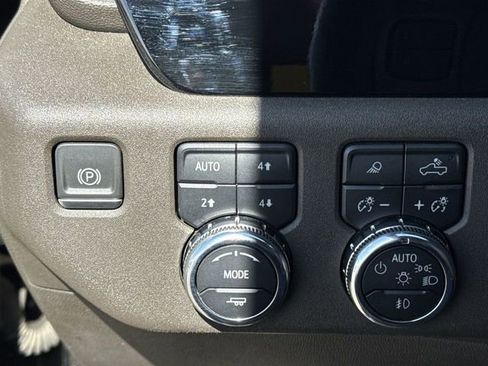 Used 2024 GMC Sierra 3500 SLT image 20