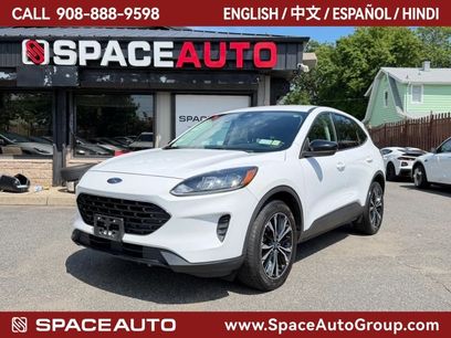 Used 2022 Ford Escape SE w/ SE Sport Appearance Package