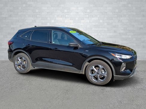 Used 2025 Ford Escape ST-Line image 2