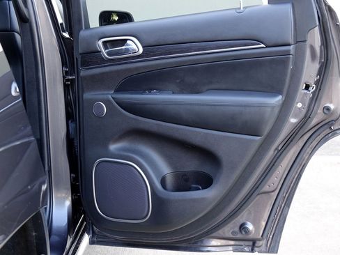 Used 2017 Jeep Grand Cherokee Summit w/ Platinum Series Group image 39