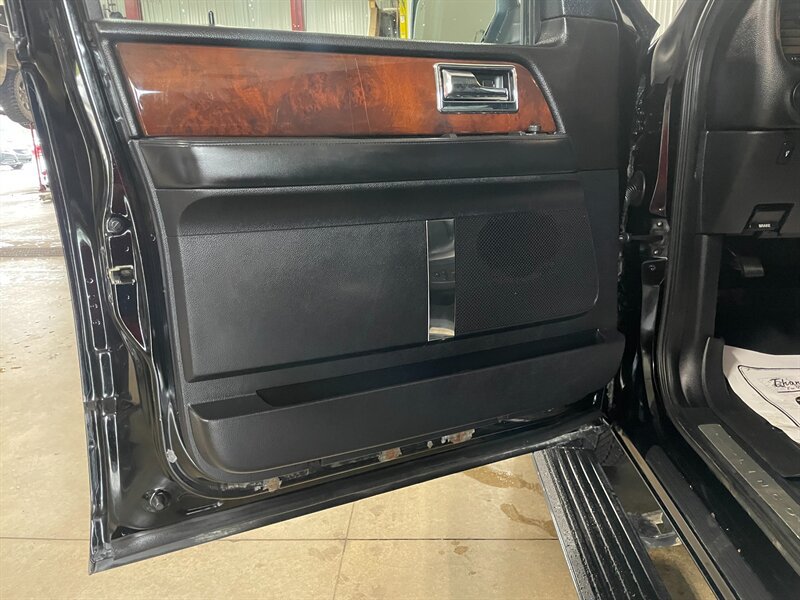 Used 2017 Lincoln Navigator L Select AWD/4WD image 25