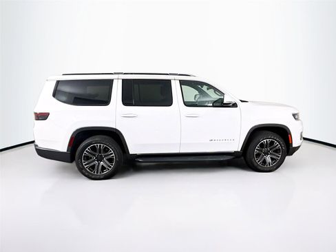 Used 2022 Jeep Wagoneer Series III w/ Flexible Seating Group image 10