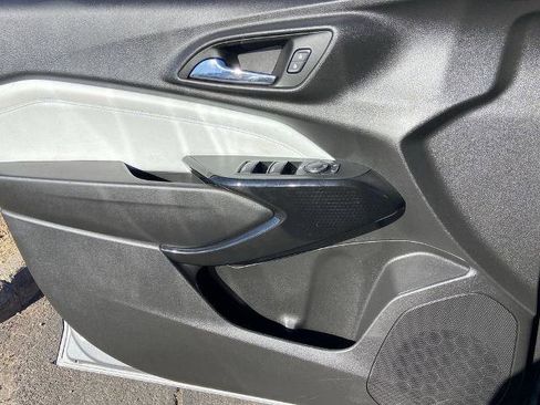 Used 2025 Chevrolet Trax LT w/ Driver Confidence Package image 17