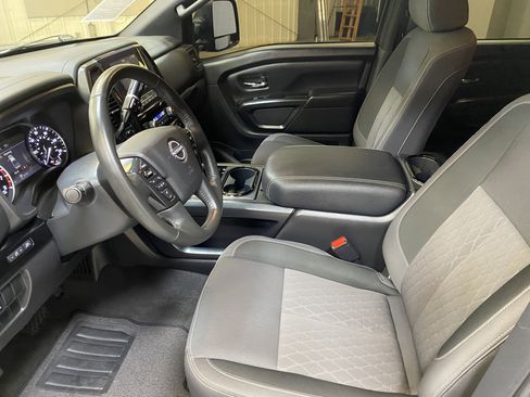 Used 2024 Nissan Titan SV w/ SV Convenience Package image 19