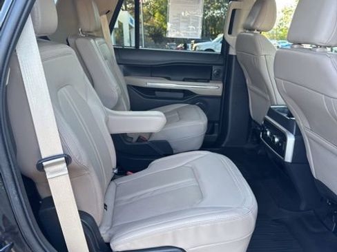 Used 2023 Ford Expedition Limited image 13