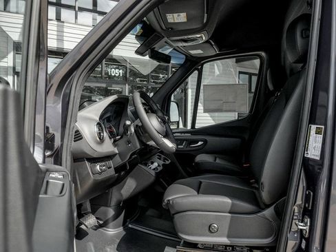 Used 2025 Mercedes-Benz Sprinter 2500 image 12