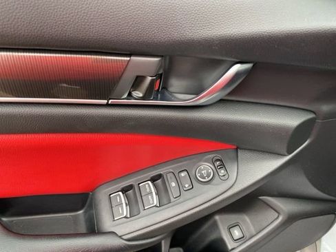 Used 2018 Honda Accord Sport image 8