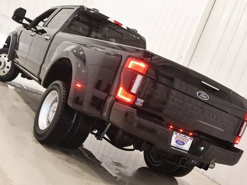 Certified 2022 Ford F450 Platinum w/ FX4 Off-Road Package image 41