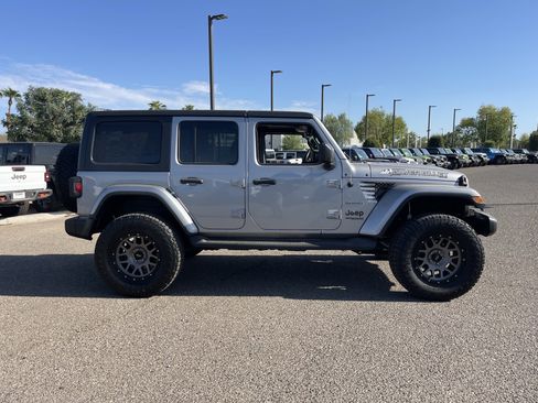 Used 2018 Jeep Wrangler Unlimited Sahara w/ Uconnect 4C Nav & Sound Group AWD/4WD image 6