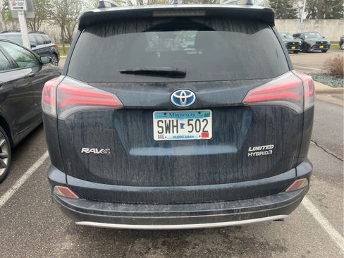 Used 2017 Toyota RAV4 Limited image 4