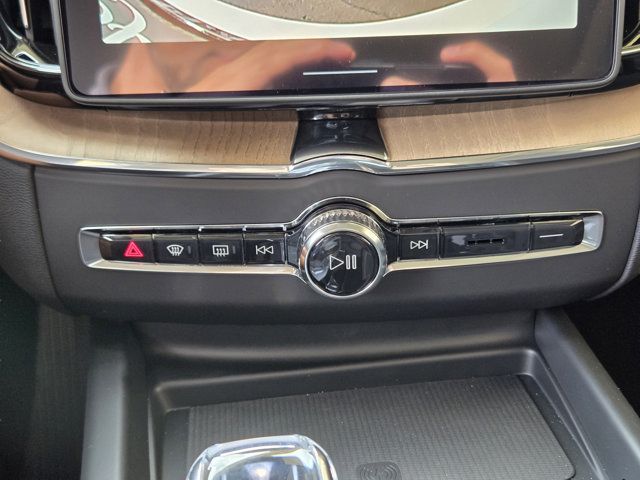 Used 2026 Volvo XC60 B5 Core AWD/4WD image 17